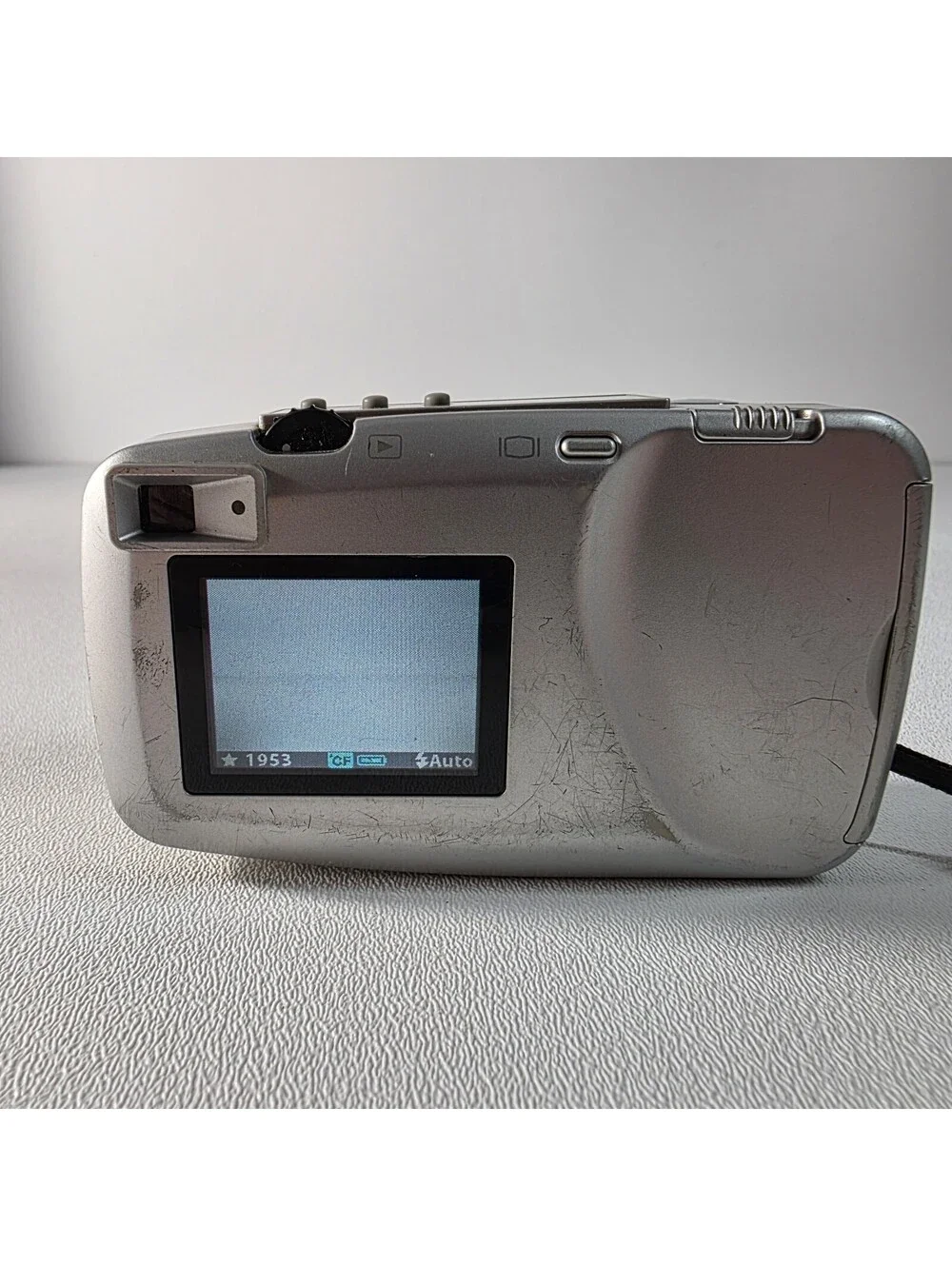 HP Photosmart 318 Silver LCD 2.3MP Digital Zoom Camera W/CF Card - Tested